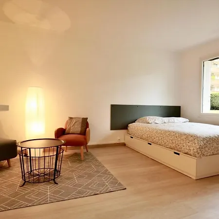 Royal De La 公寓 *